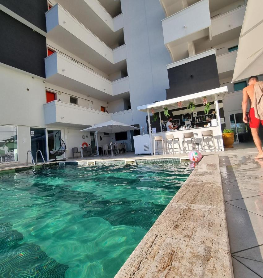 Nero D'Avorio Apartments Rimini Eksteriør billede