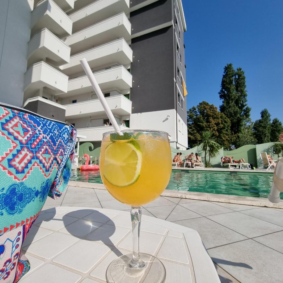 Nero D'Avorio Apartments Rimini Eksteriør billede